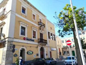 Il balcone sulla piazza Gela